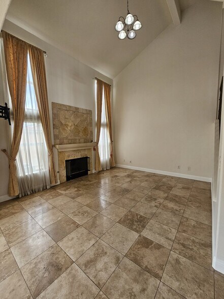 Building Photo - 774 Ada St