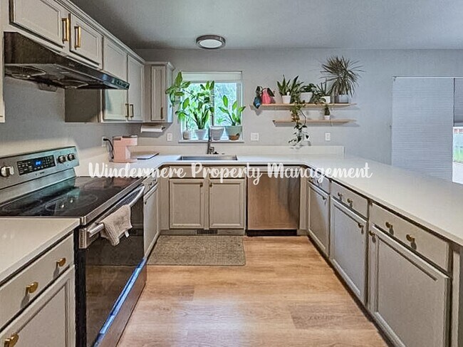 Building Photo - Commuter's Dream in Manchester!