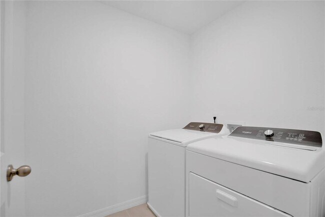 Building Photo - 2026 Crape Jasmine Ln