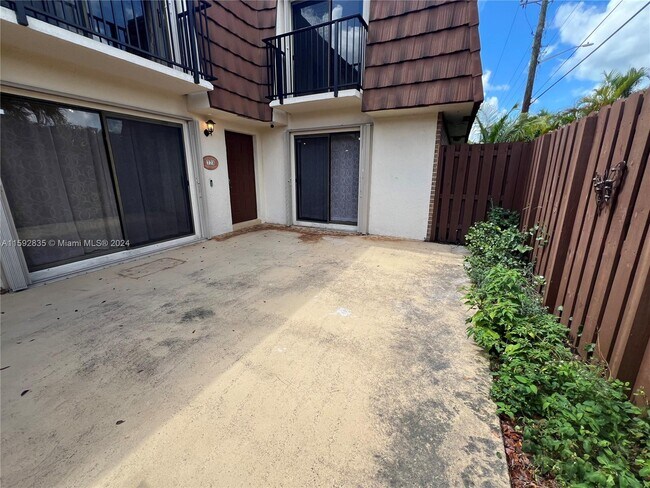 Building Photo - 773 SW 120th Way