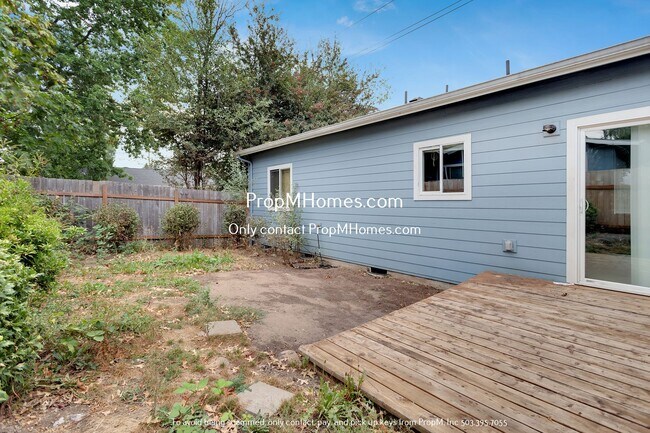 Building Photo - Spacious Retreat in NE Portland - 3 Bedroo...