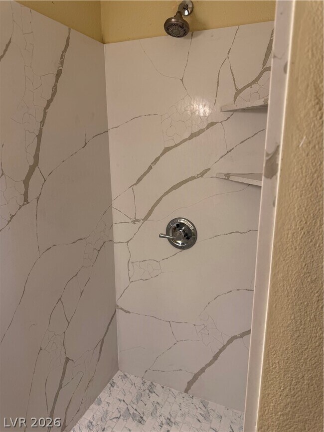 Building Photo - 1390 Hialeah Dr