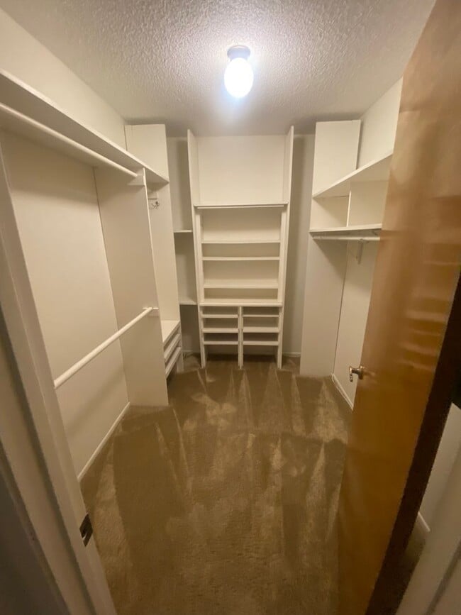 Building Photo - Spacious Two Bedroom Townhouse in Torrance $3,150