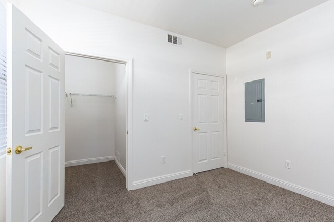 Building Photo - 8000 W Badura Ave