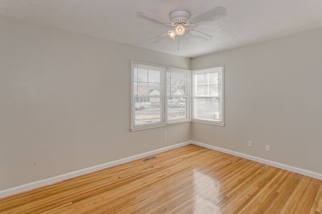 Building Photo - 2 Bed 2 Bath with Basement!