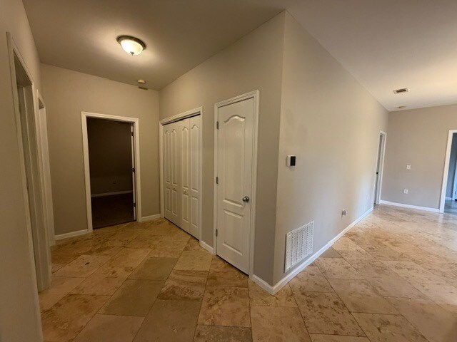 Building Photo - 2457 Lakeview Dr S