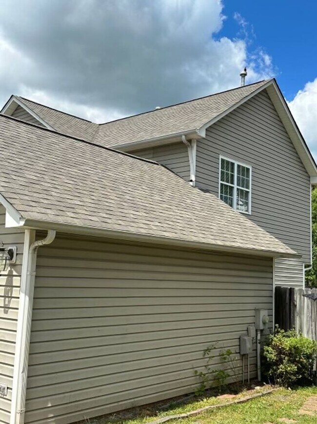 Building Photo - Charming 3-Bedroom Home with Endless Poten...