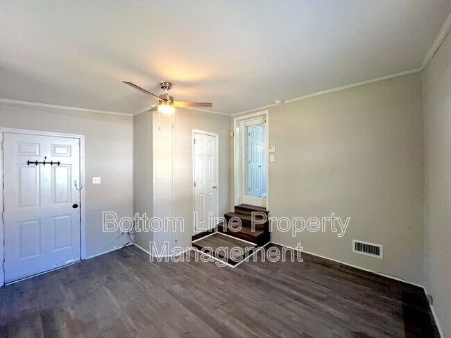 Building Photo - 801 Ridgedale Ct