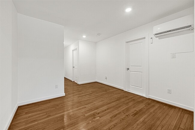 Building Photo - 6620 Lawndale St