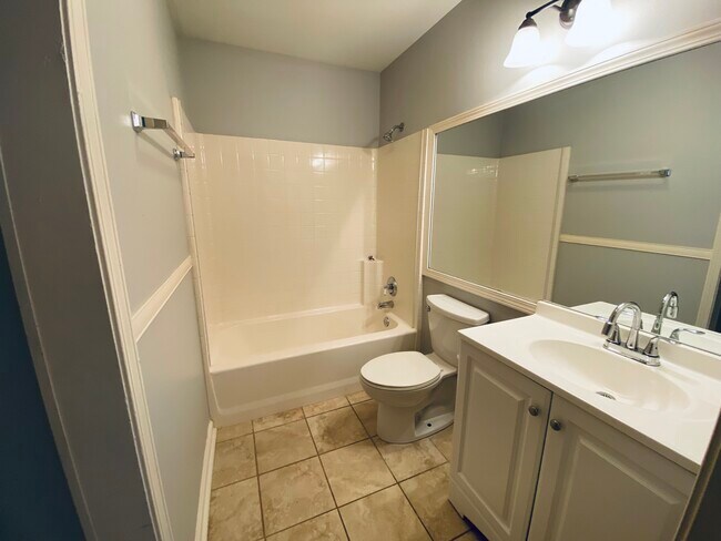 Building Photo - 19 Cedaridge Dr