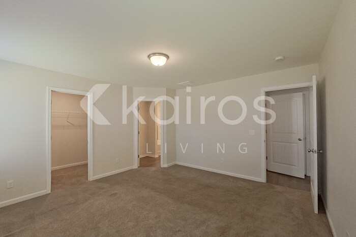 Building Photo - 102 Lord Effingham Wy