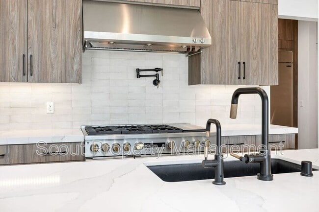 Building Photo - 32195 Daybrook Ter