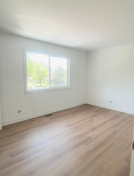 Building Photo - 29W640 Winchester Cir N