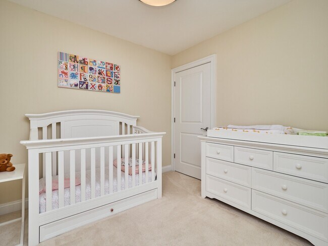 Large Den - 3625 10th St N