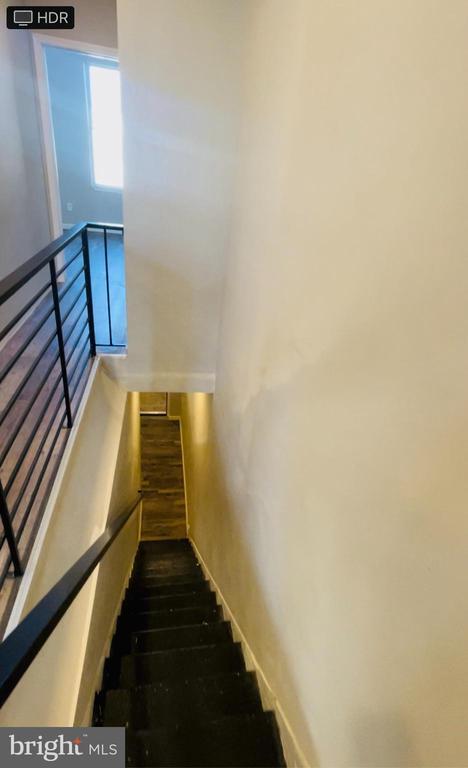 Building Photo - 5914 W Girard Ave