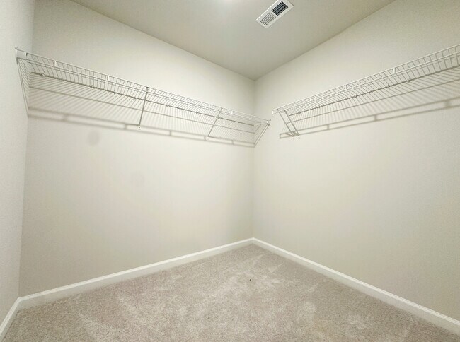 Building Photo - 102 Ivy Vine Wy