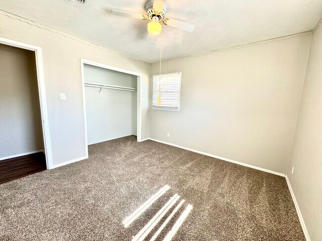 Building Photo - Beautiful Home right next to Hobby Lobby and Remington Park! Self Showing