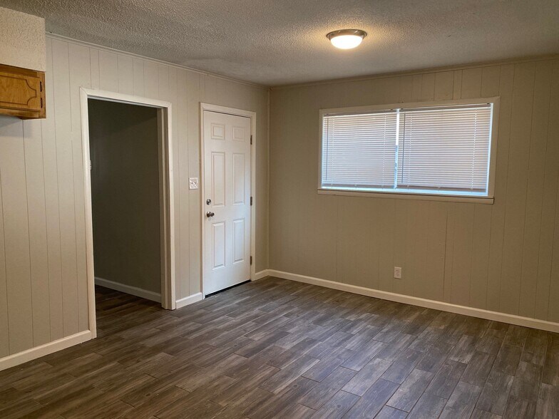 Building Photo - 19 Rolling Meadows Dr