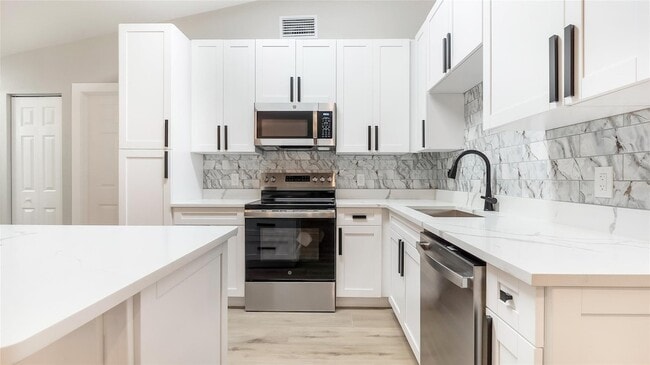 Building Photo - 6411 NW 54th Dr