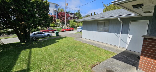 Building Photo - 3730 34th Ave SW