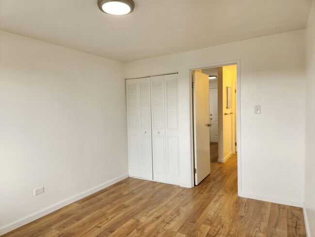 Building Photo - 65 Clarkson St