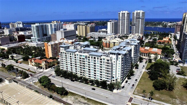 Building Photo - 480 Hibiscus St