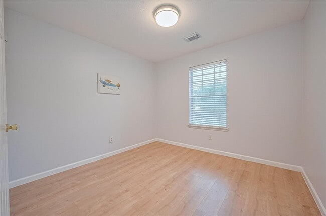 Building Photo - 5914 Clerkenwell Dr