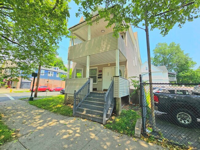 Primary Photo - 483 Ferry St