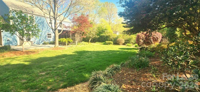 Building Photo - 2015 Glouchester Cir