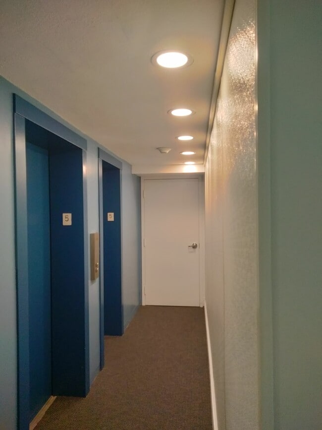 Building Photo - 340 Main St