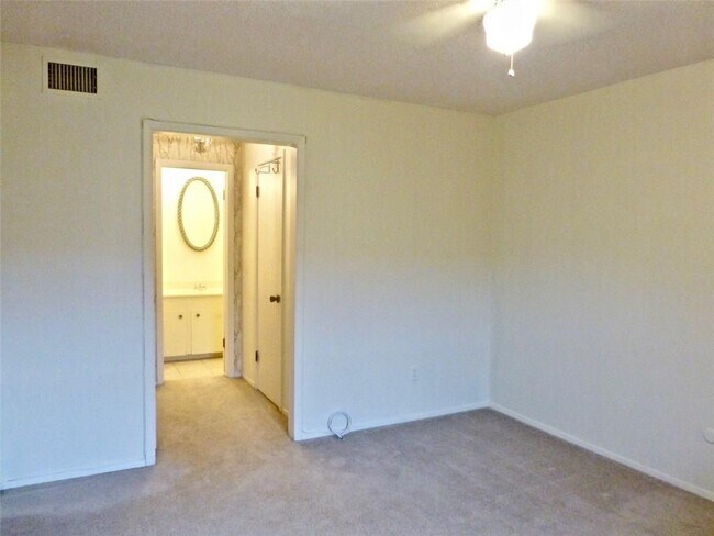 Building Photo - 4800 N Stanton St