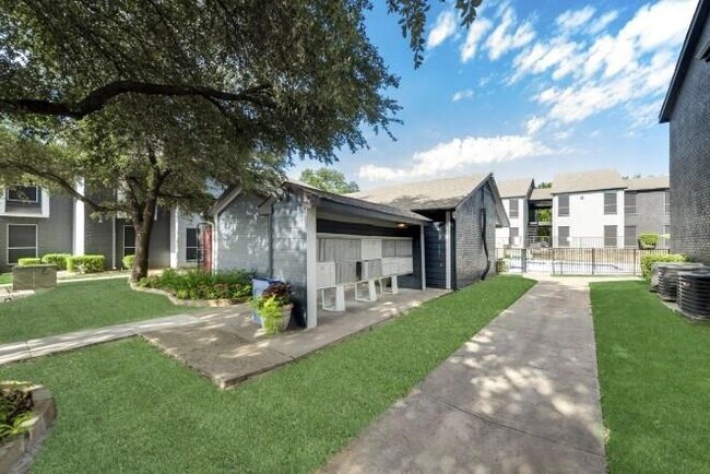 Building Photo - 9666 Scyene Rd