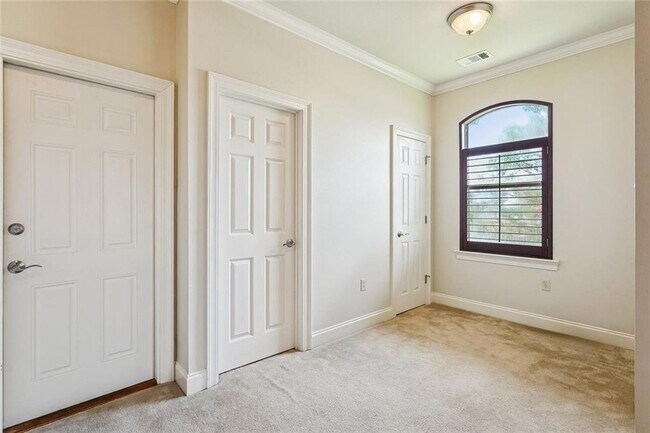 Building Photo - 108 Valiant Ln