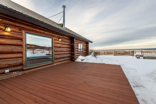 Building Photo - 1330 Larsen Ln