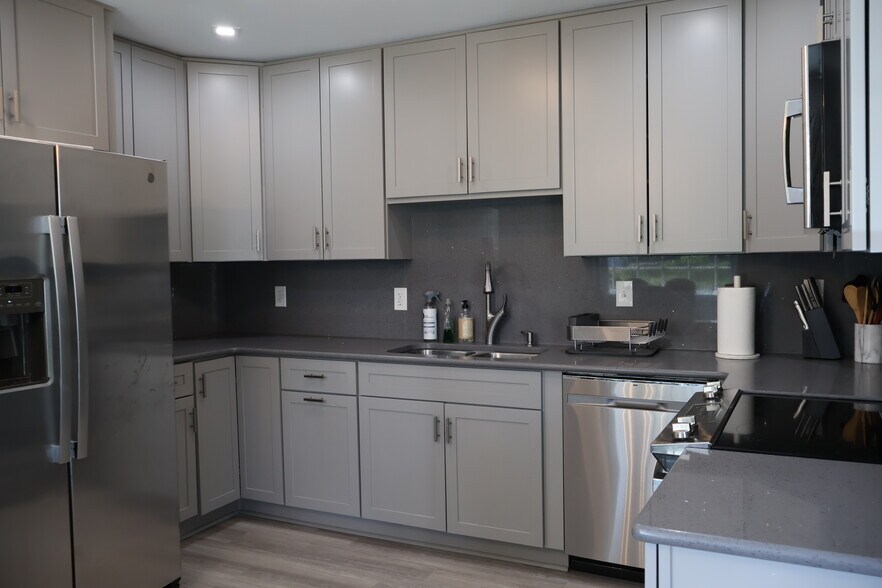 Building Photo - 3497 Castleton Hl