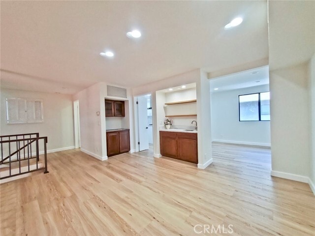 Building Photo - 5345 White Oak Ave