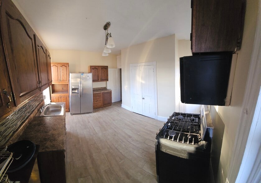 Building Photo - 132 W Douglass St