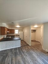 Building Photo - 1060 N Elsinore Ave