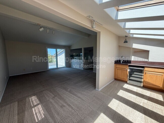 Building Photo - 2462 Pierpont Blvd