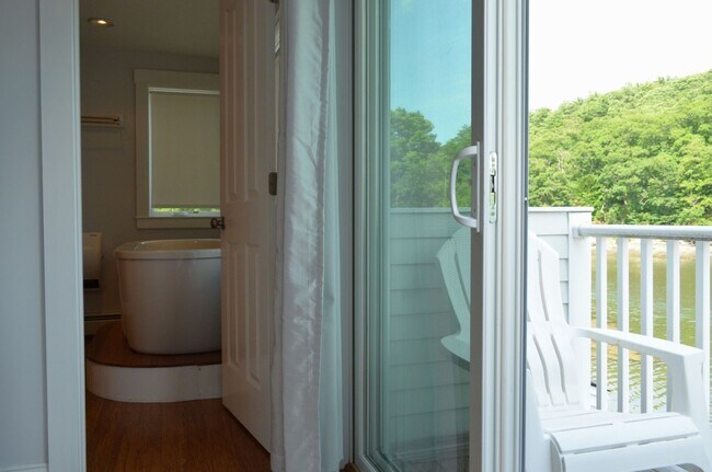 Building Photo - Annisquam Rental on the Water: Chester Square