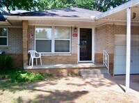 Building Photo - Three bedroom home in NW OKC