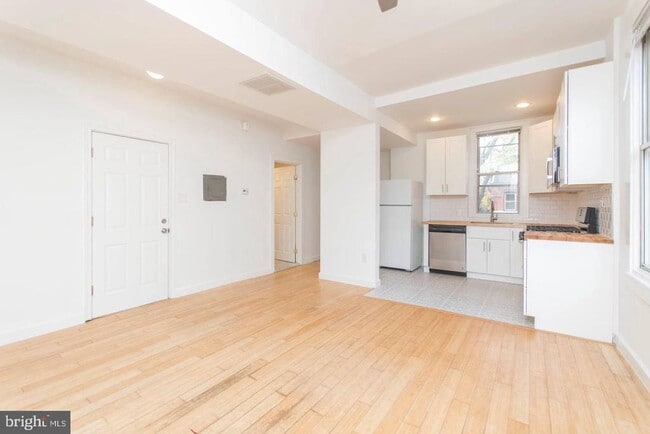 Building Photo - 4813 Chester Ave
