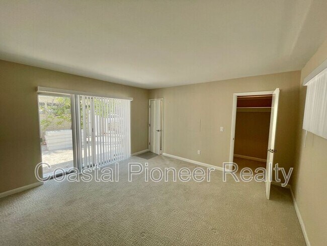 Building Photo - 3602 S Beach Dr