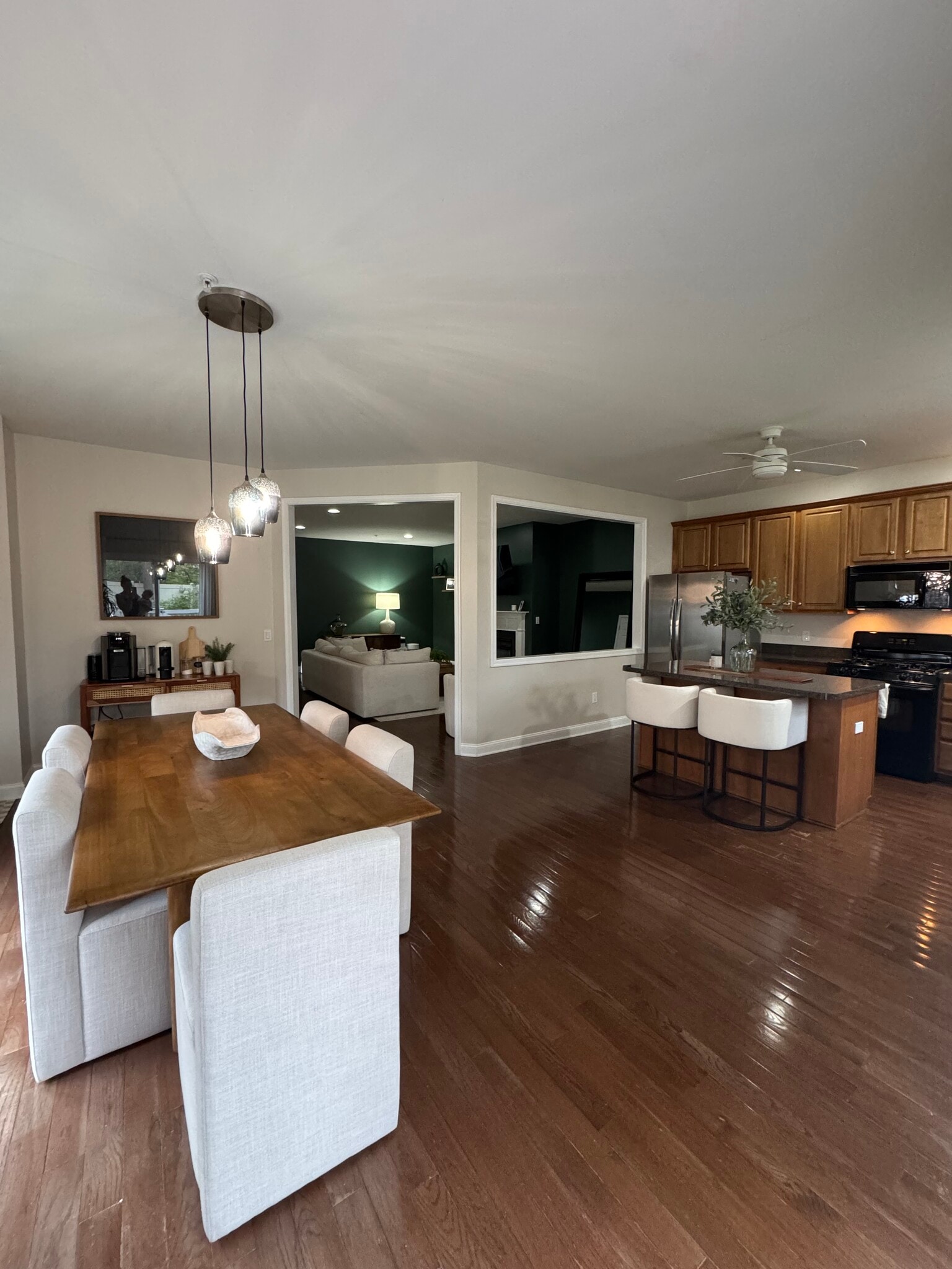 Kitchen/dining area - 270 Bella Ln