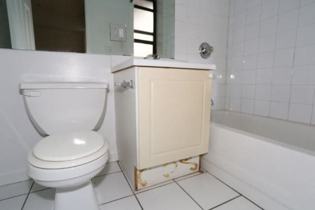 Building Photo - 922 W Dakin St