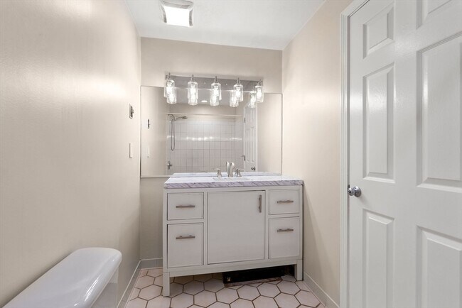 Building Photo - 1216 VFW Parkway