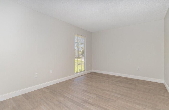 Building Photo - 4112 Yellow Pine Ln