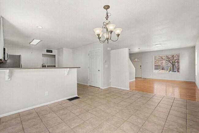 Building Photo - 3907 Heatherwood Cir