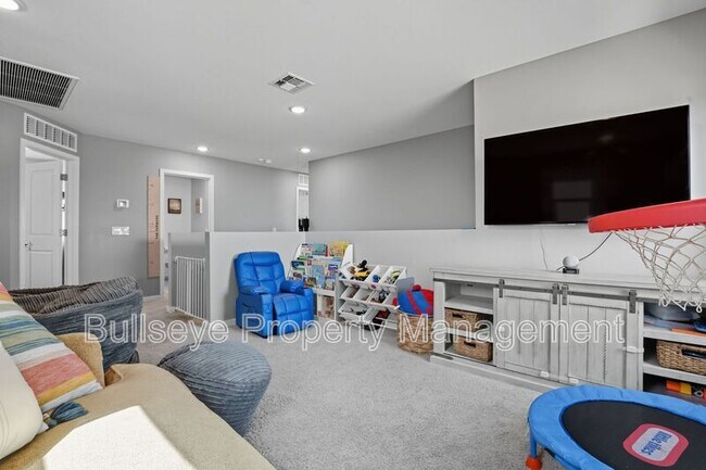Building Photo - 40462 W Sunland Dr