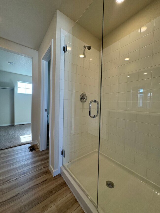 Building Photo - Beautiful newer House in Timnath Lakes!